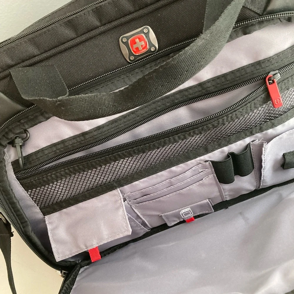 Swiss Gear loptop messenger bag